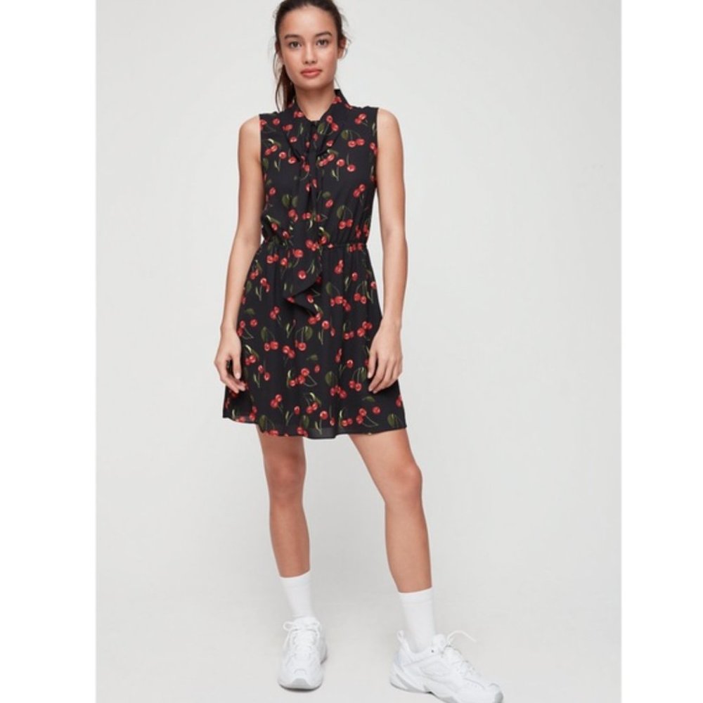 🔥Sales - Aritzia Sunday Best Veronica Dress Slvls Cherry - Size S - Picture 3 of 13